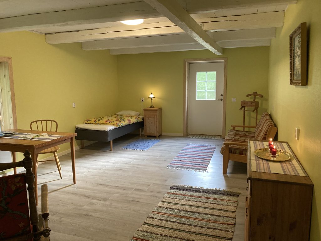 Spacious and comfortable single room in the "Motel" of the Rossön Camp